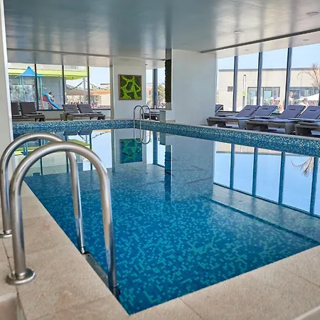 Ayo Pool & Mamaia Nord *