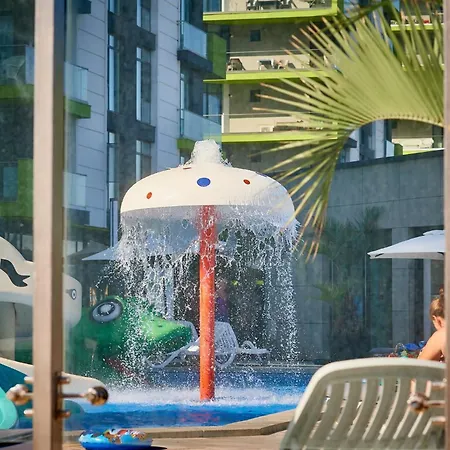 Ayo Pool & Mamaia Nord *