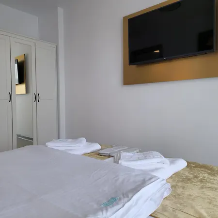 Ayo Pool & Mamaia Nord Apartment Navodari