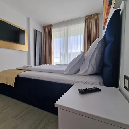 Ayo Pool & Mamaia Nord Navodari